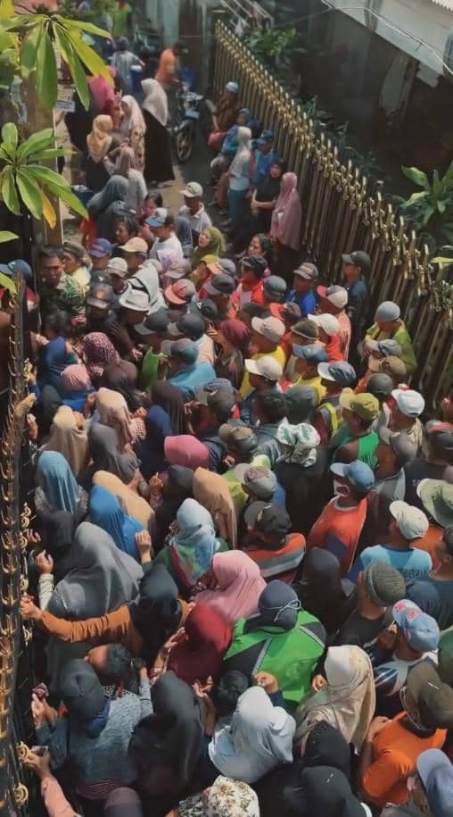 Inul Daratista Bagi-bagi 1.500 Sembako (instagram.com/inul.d)