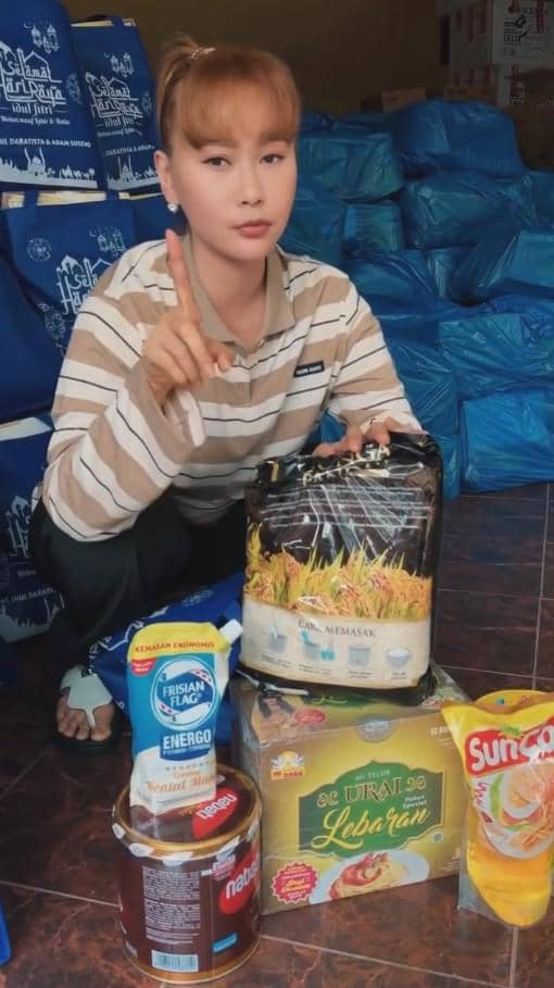 Inul Daratista Bagi-bagi 1.500 Sembako (instagram.com/inul.d)