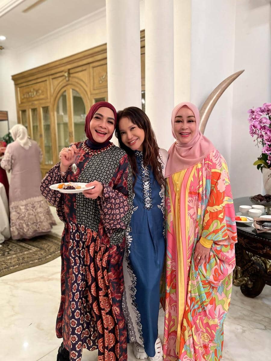 Artis Buka Puasa di Rumah Mayangsari (instagram.com/rieta_amilia)