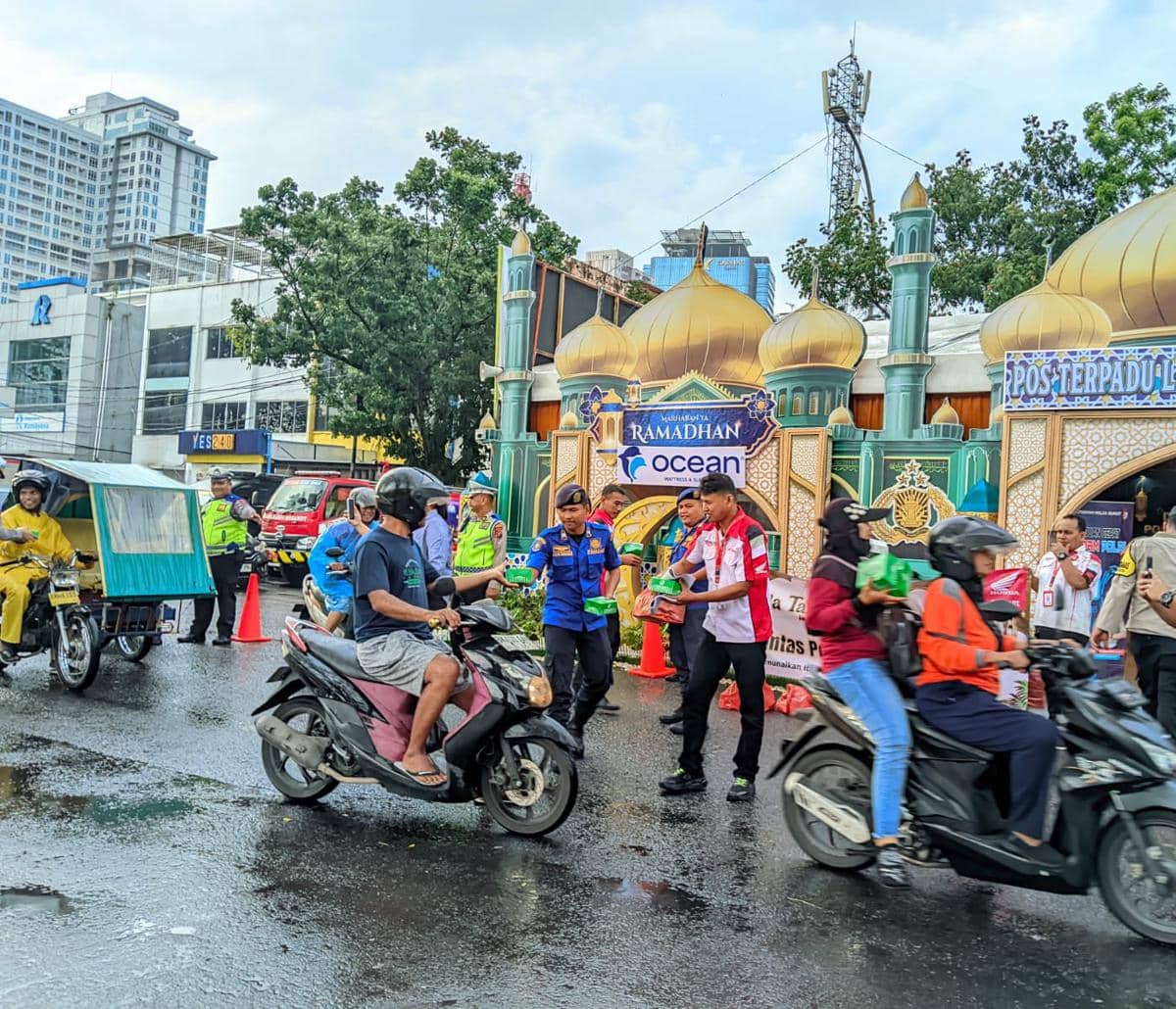 Lengkapi Hangatnya Ramadan, Honda Gelar Takjil On The Road