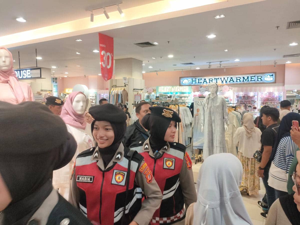 Polisi Keliling Mall Imbau Warga Waspada Copet Saat Berbelanja