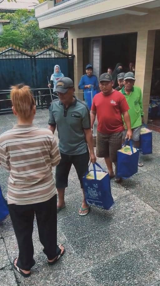 Inul Daratista Bagi-bagi 1.500 Sembako (instagram.com/inul.d)