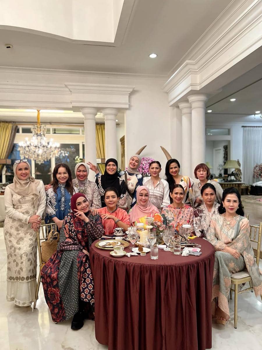 Artis Buka Puasa di Rumah Mayangsari (instagram.com/rieta_amilia)Artis Buka Puasa di Rumah Mayangsari (instagram.com/rieta_amilia)