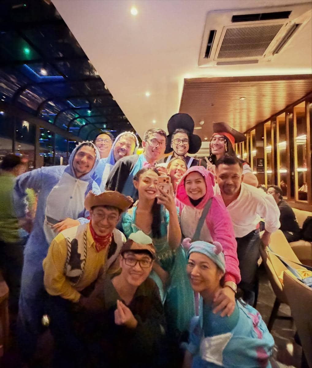 Hesti Purwadinata dan Geng Bukber Bertema Disney (instagram.com/hestipurwadinata)
