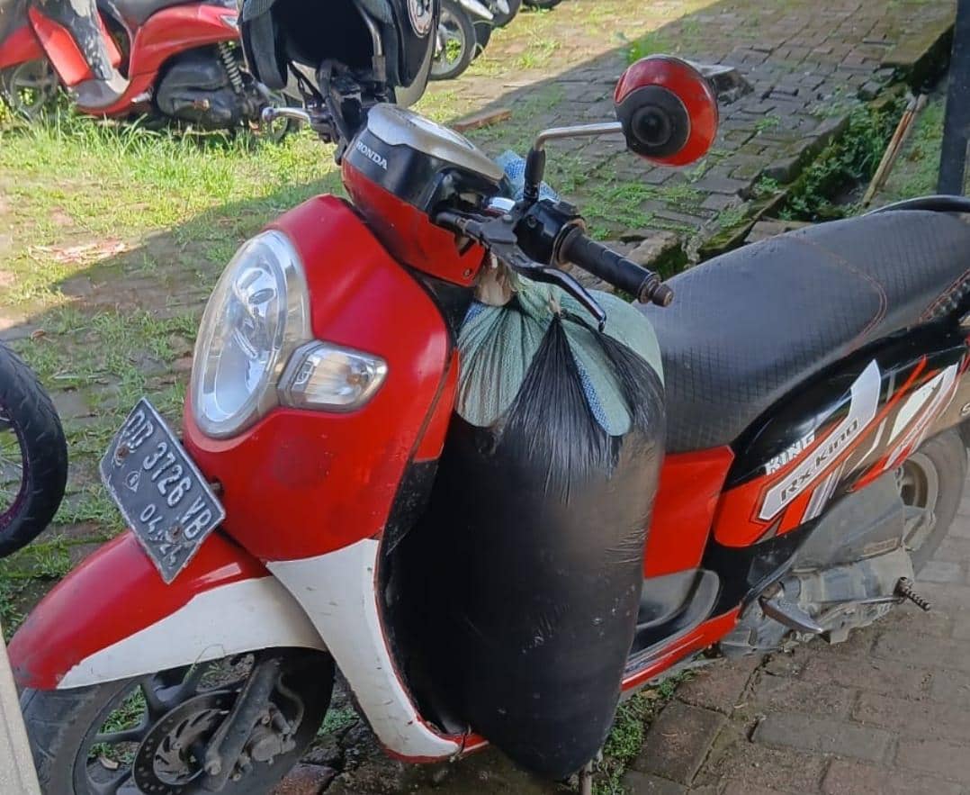 Polisi Ciduk Pasutri Bawa 100 Liter Ballo untuk Dijual di Makassar