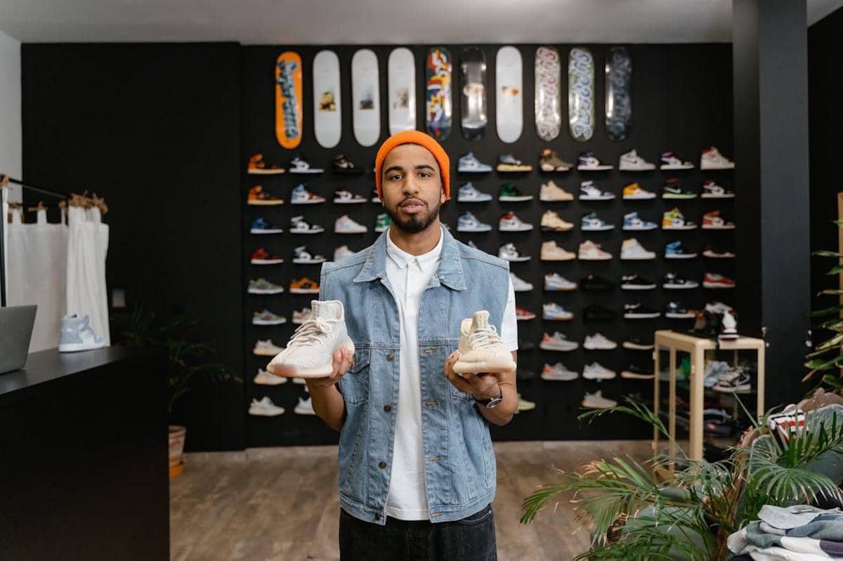 menjalankan usaha keluarga