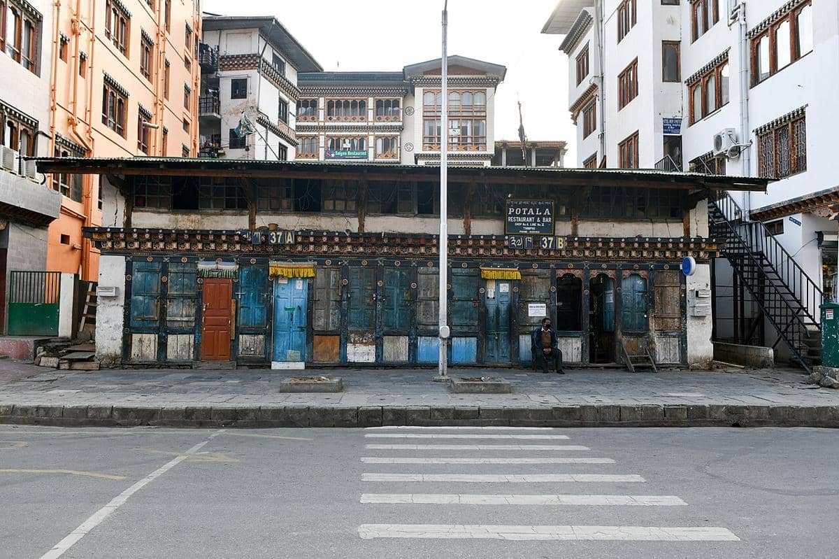 potret jalan di Bhutan