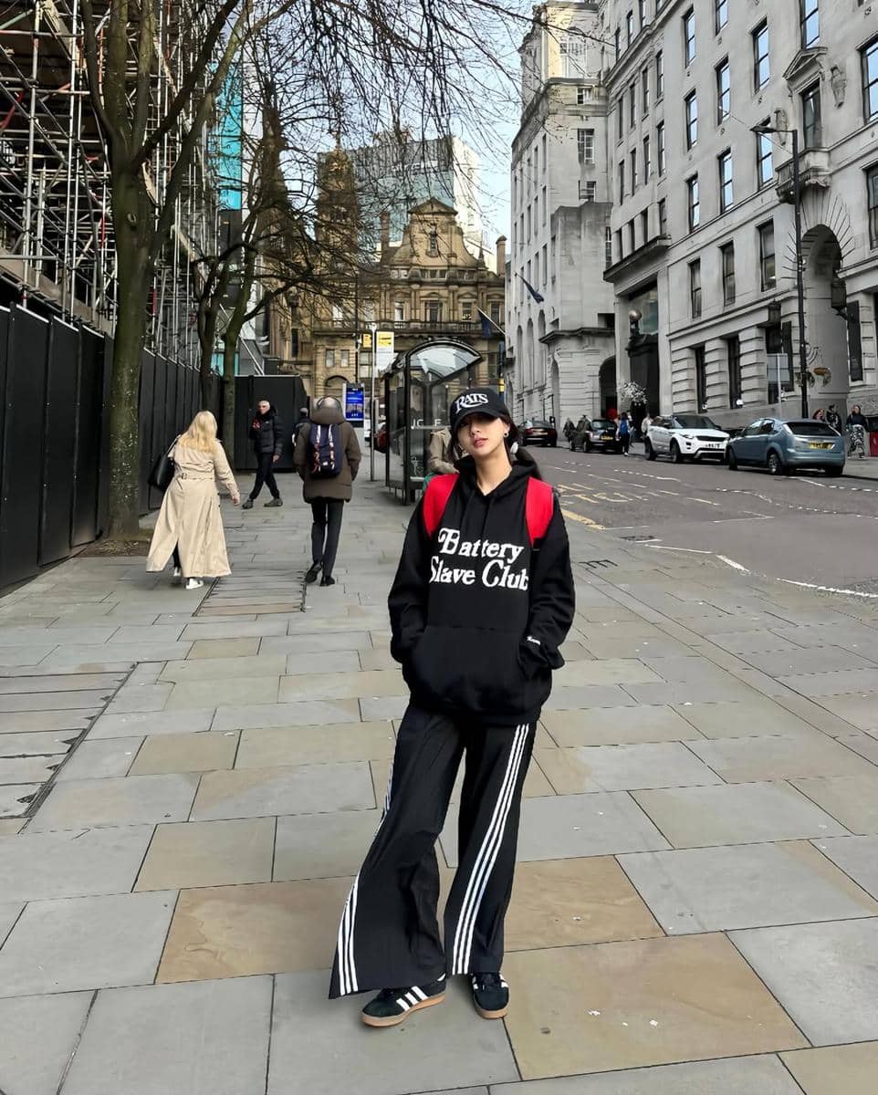 Outfit sporty ala Hayoung Apink 