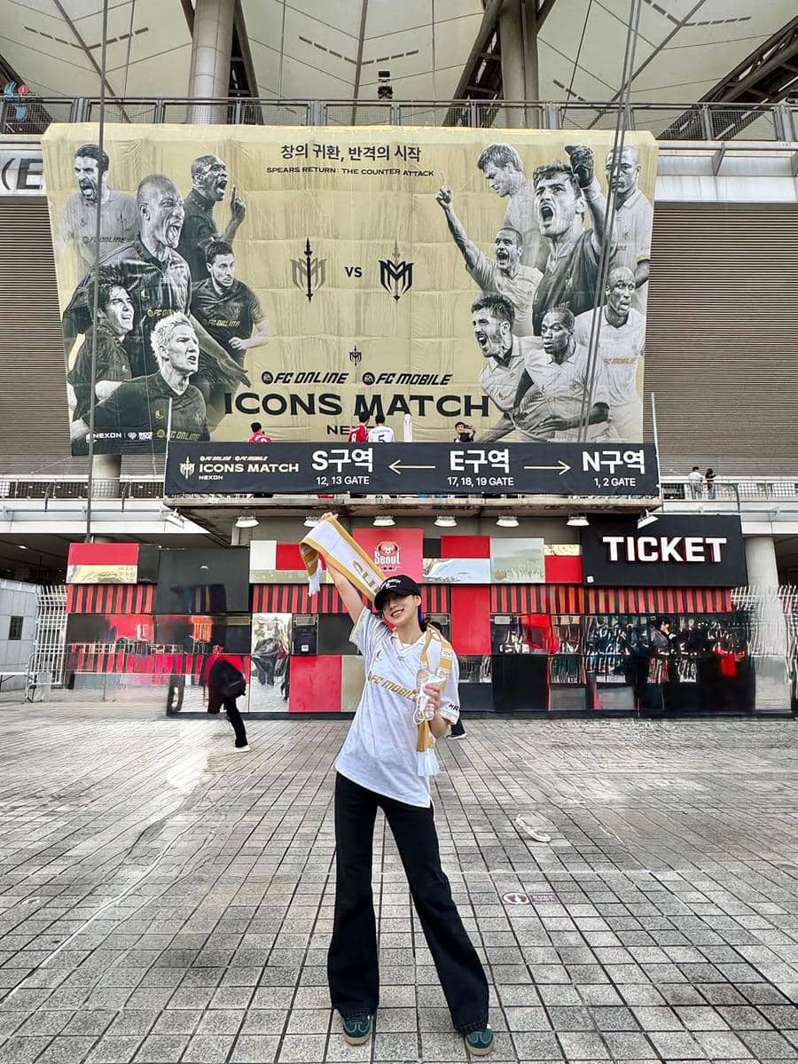 Mix and match sporty ala Hayoung Apink 