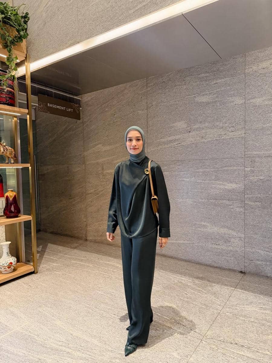 OOTD Lebaran Pakai Celana ala Mega Iskanti 