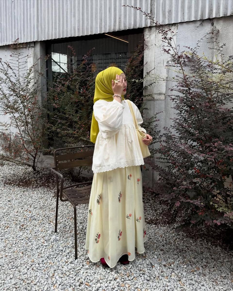 Mix and Match Hijab Nuansa Kuning ala Intan Ghazella