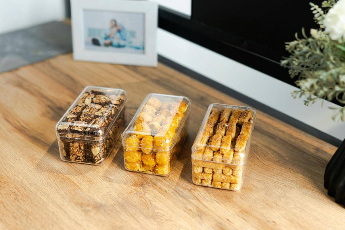 Kenapa Kue Lebaran Sering Disimpan di Stoples Transparan?
