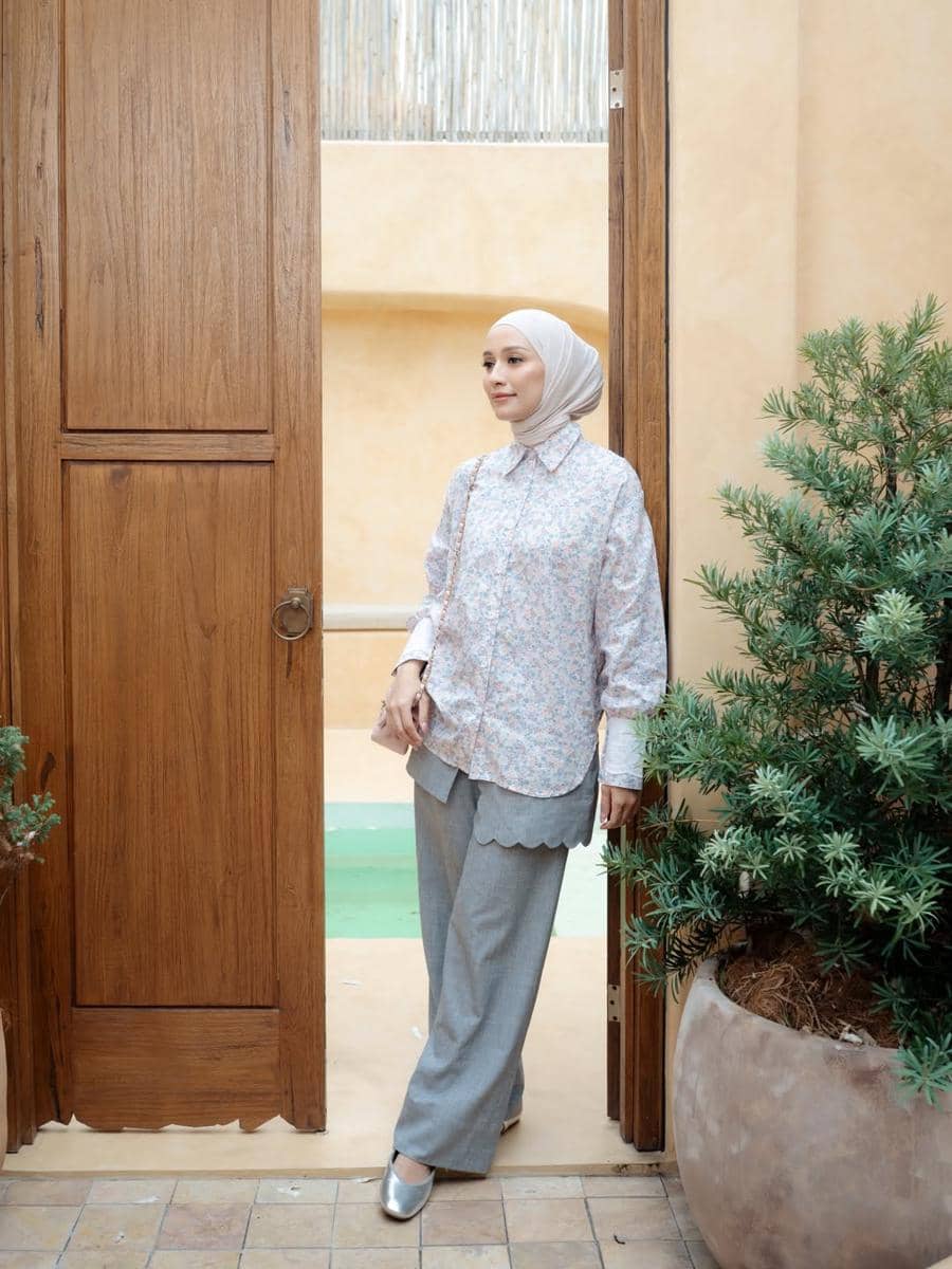 OOTD Lebaran Pakai Celana ala Mega Iskanti
