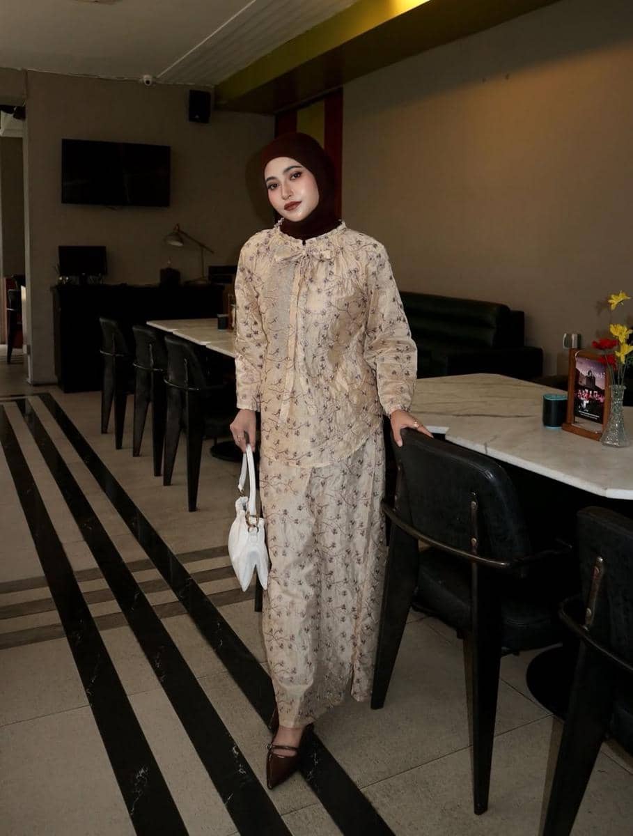 OOTD Lebaran Nuansa Klasik ala Masruroh