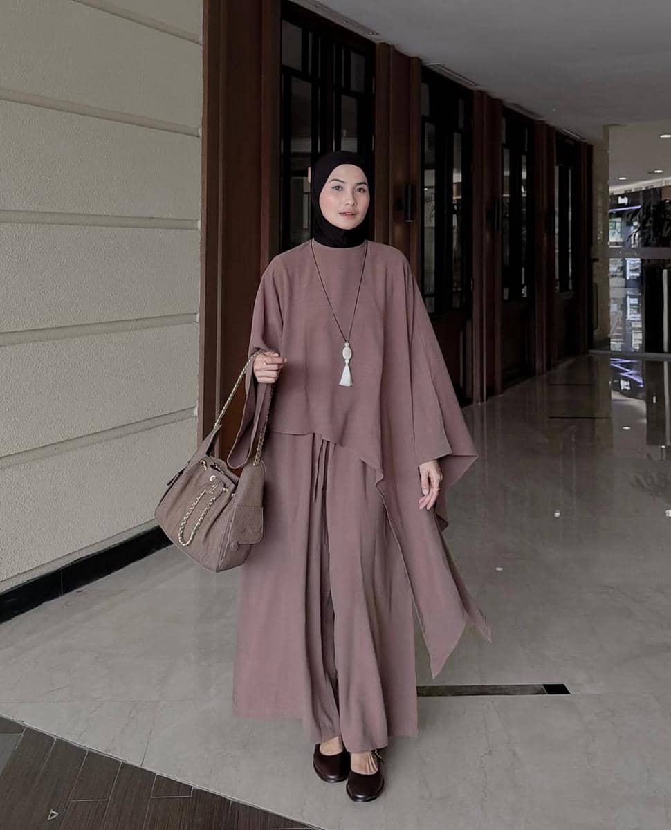 OOTD Lebaran Nuansa Kasual ala Anggita Kusuma Dewi