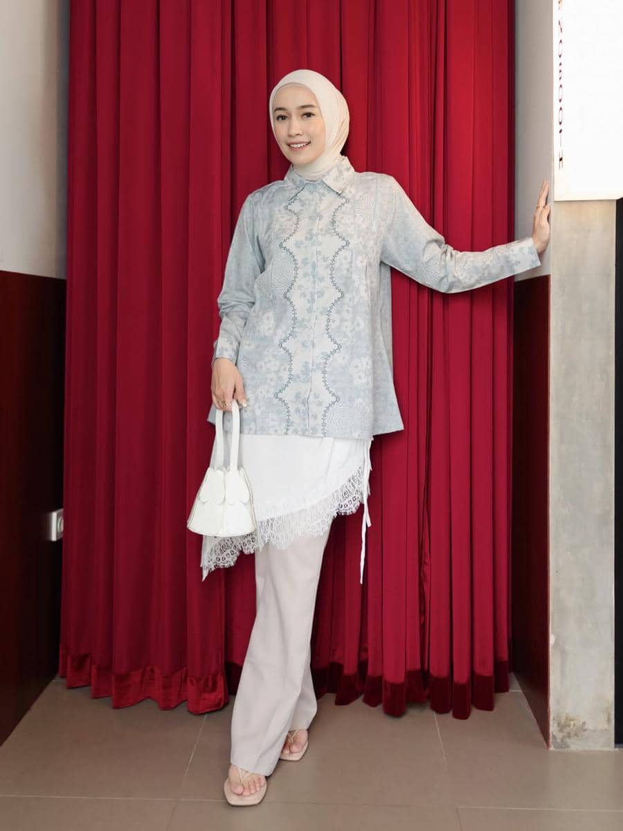 OOTD Lebaran Pakai Celana ala Mega Iskanti