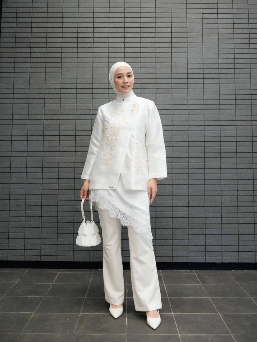 OOTD Lebaran Pakai Celana ala Mega Iskanti