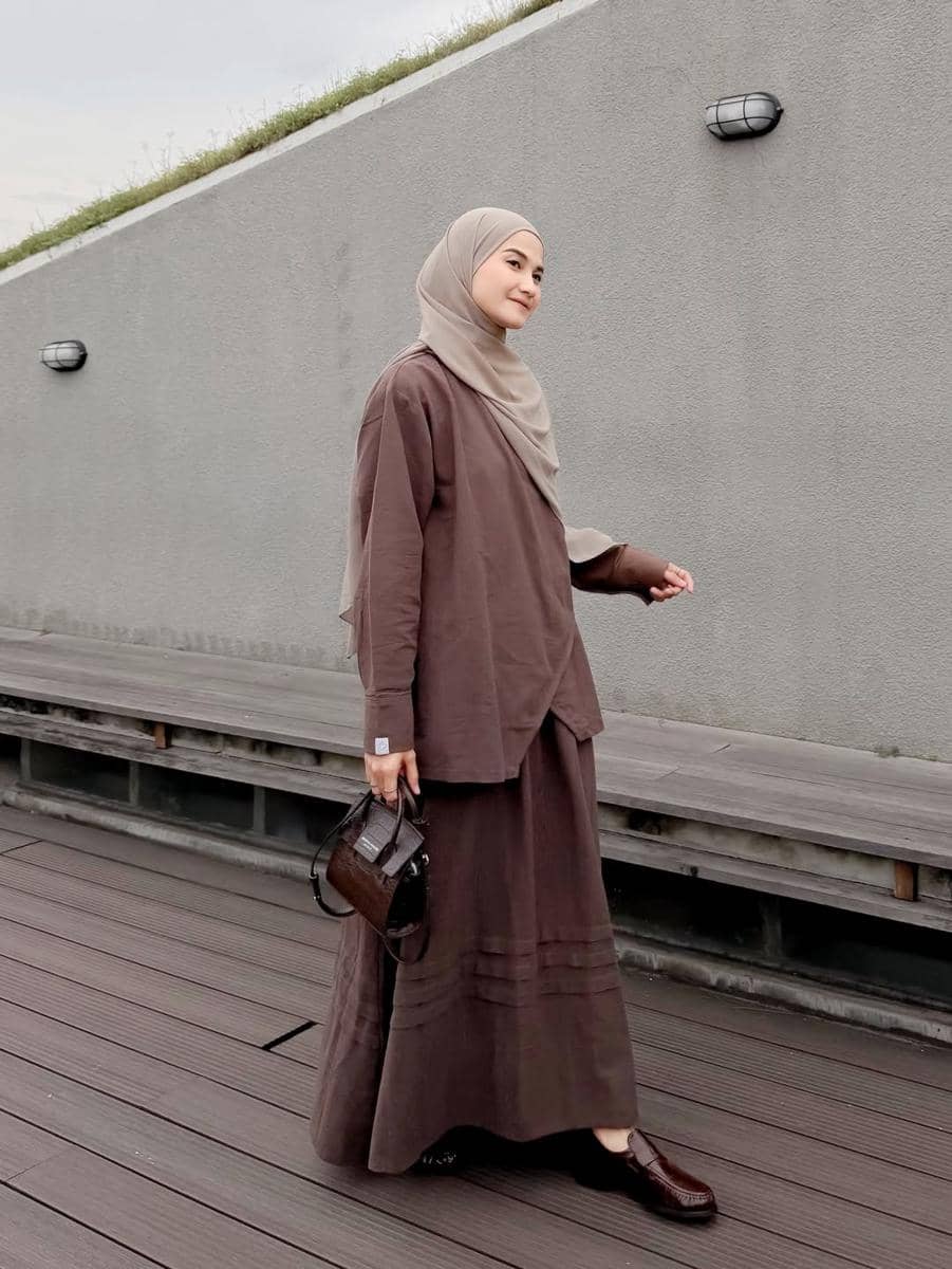 OOTD Lebaran Nuansa Kasual ala Anggita Kusuma Dewi