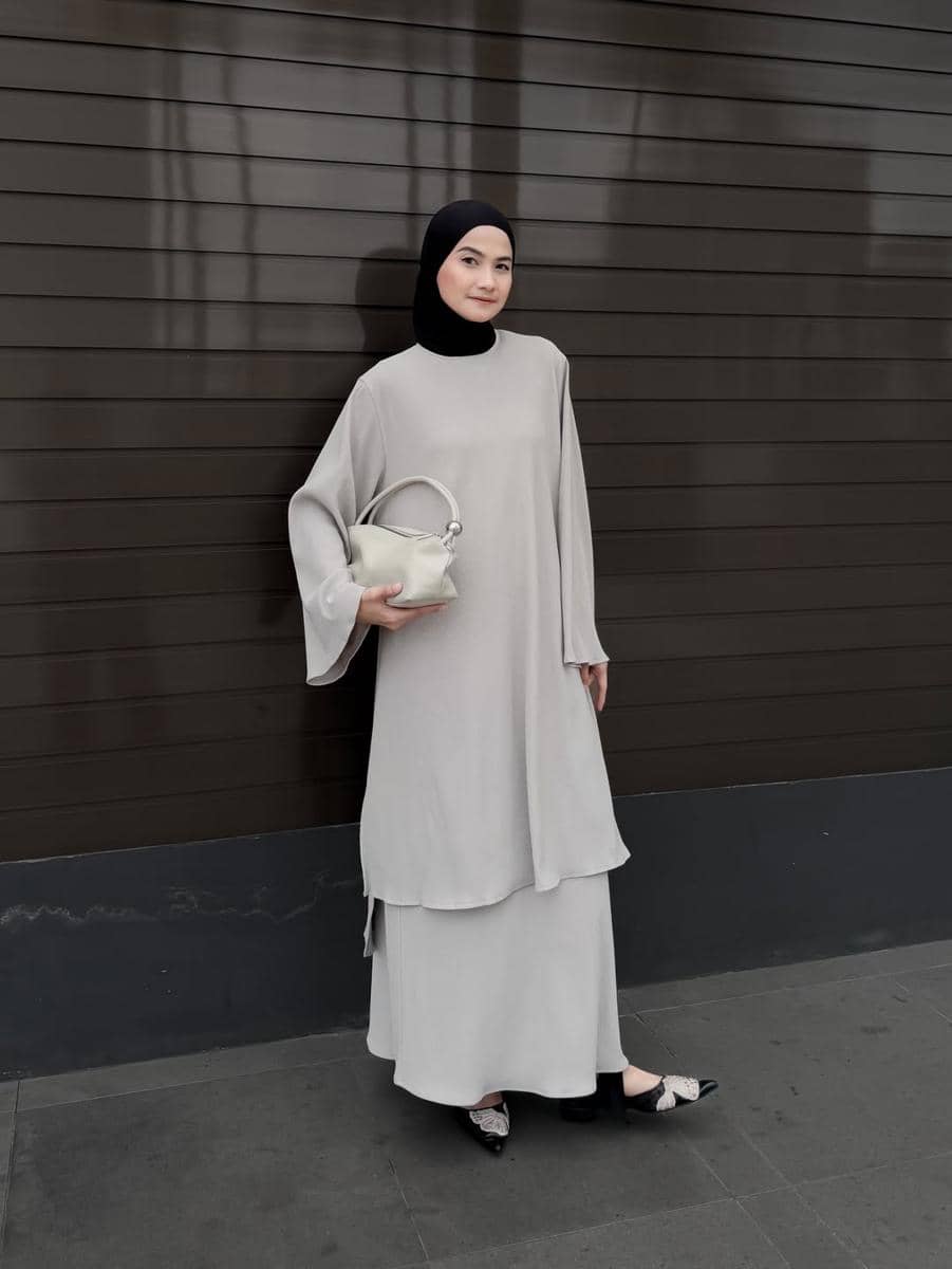 OOTD Lebaran Nuansa Kasual ala Anggita Kusuma Dewi