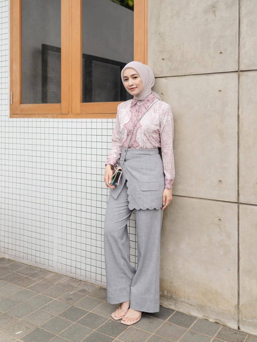 OOTD Lebaran Pakai Celana ala Mega Iskanti