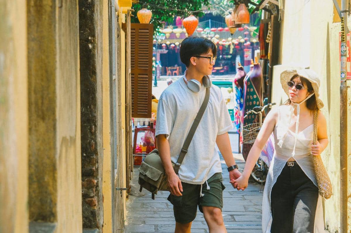 ilustrasi pasangan traveling