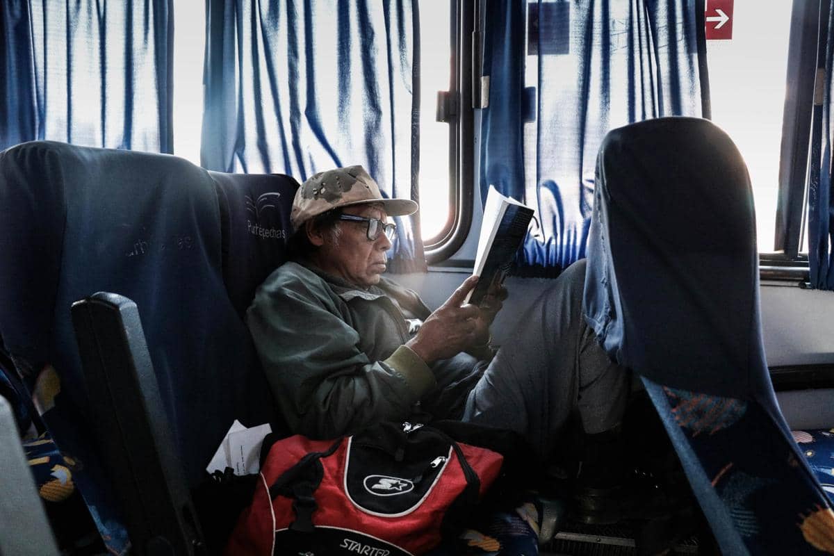 ilustrasi membaca buku