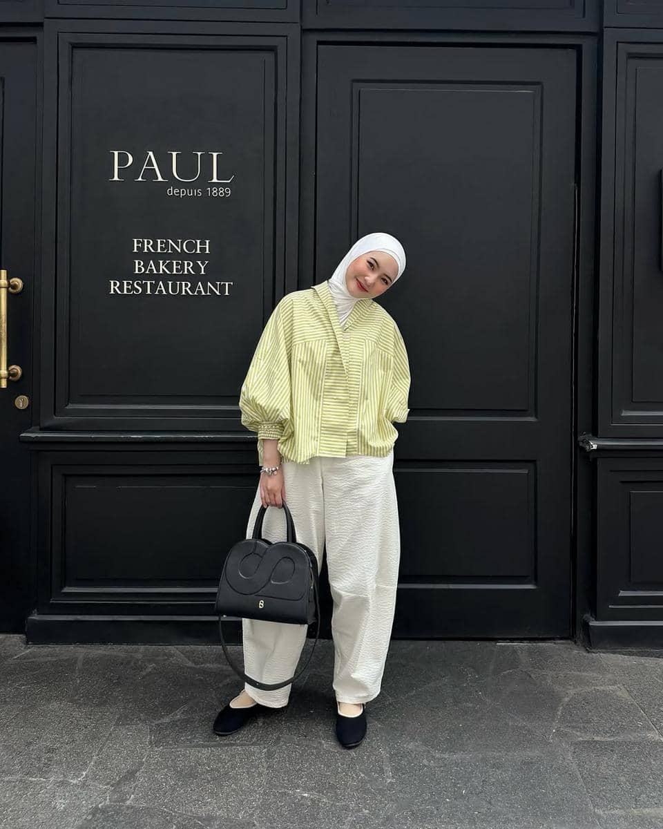 Outfit Hijab Nuansa Kuning ala Intan Ghazella