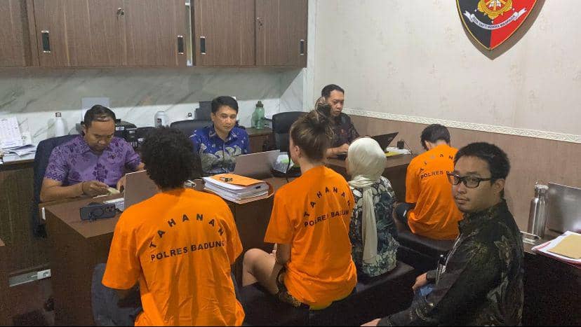 3 WNA di Bali Jadi Tersangka Video Asusila Gunakan Rompi Ojek Online 