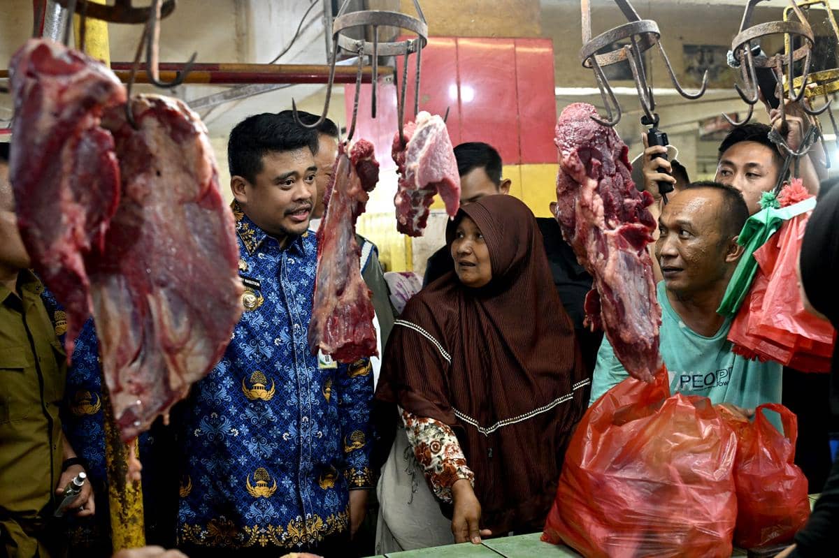 GUBERNUR SIDAK HARGA PANGAN DI PASAR SUKARAMAI -5.jpg.jpeg