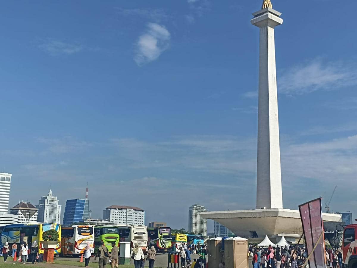 Pemprov DKI Jakarta memberangkatkan 34 ribu  pemudik dari Monas, Selasa (17/2/2026). 
