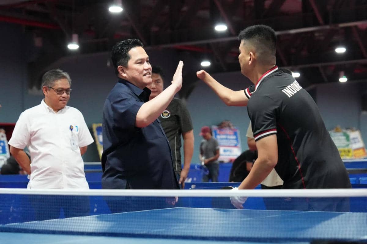 Menpora Erick Thohir (kanan) apresiasi perjuangan atlet di ASEAN Para Games 2025