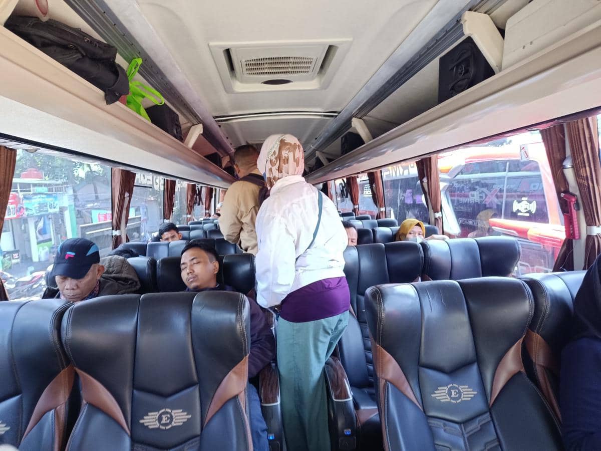 Pemudik Masih Menikmati Perjalanan Pakai Bus ke Kampung Halaman