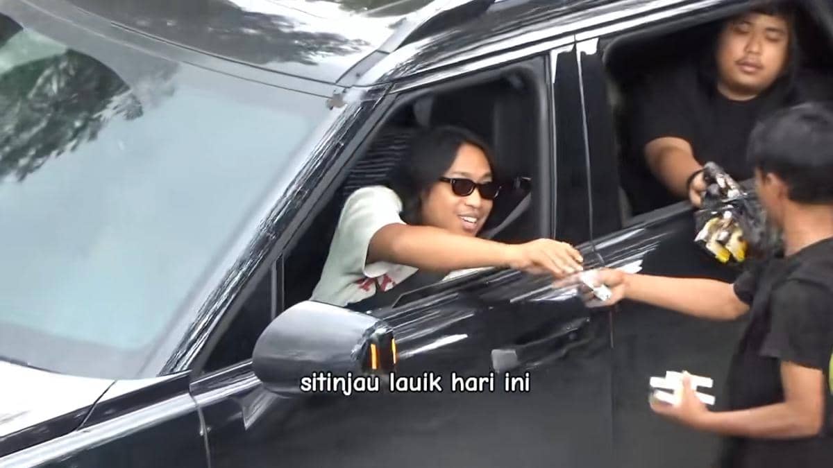 Praz Teguh membagi-bagikan sembako hingga uang tunai di Sintinjau Lauik