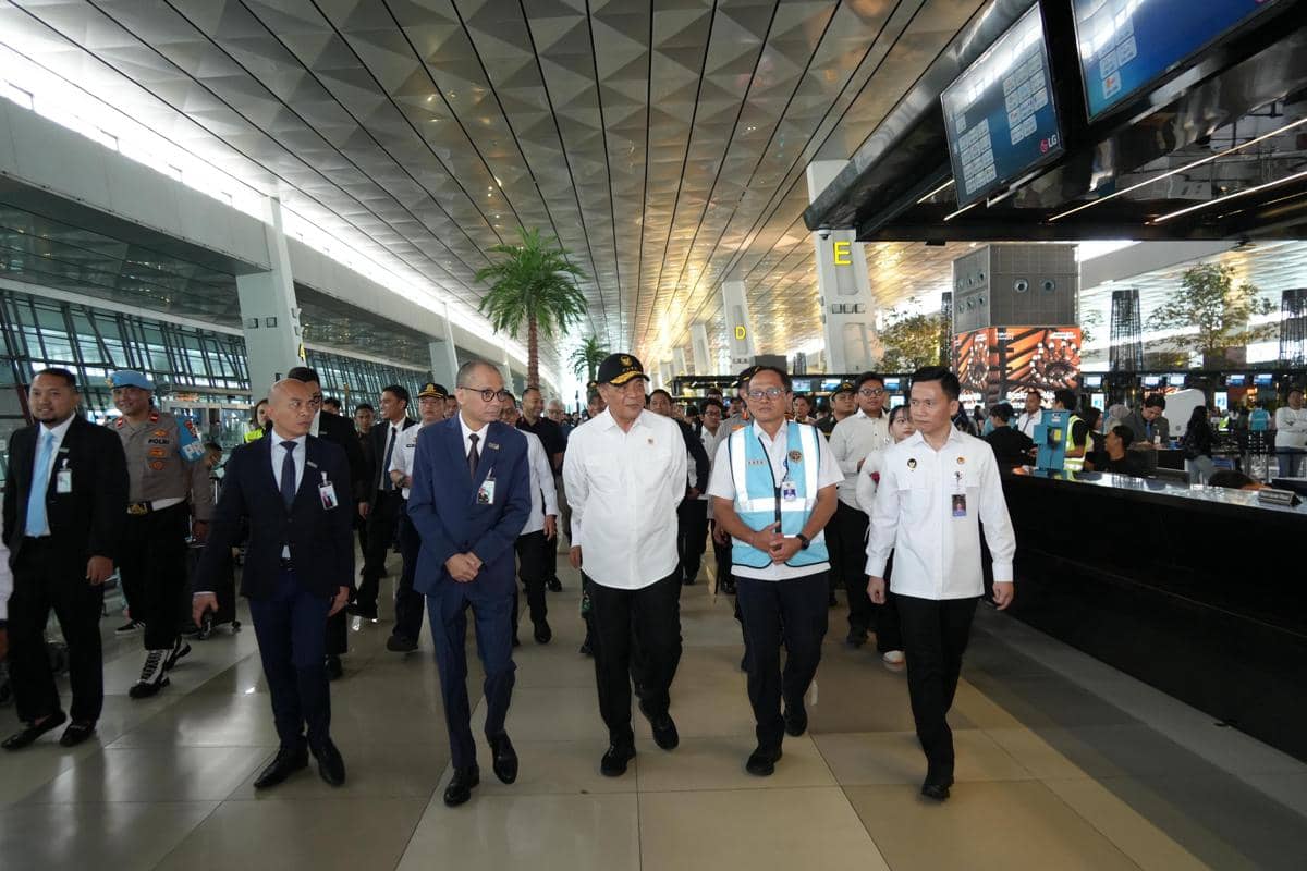 Tinjau Mudik di Soetta, Menko Polkam Djamari Minta Pemudik Dilayani Baik