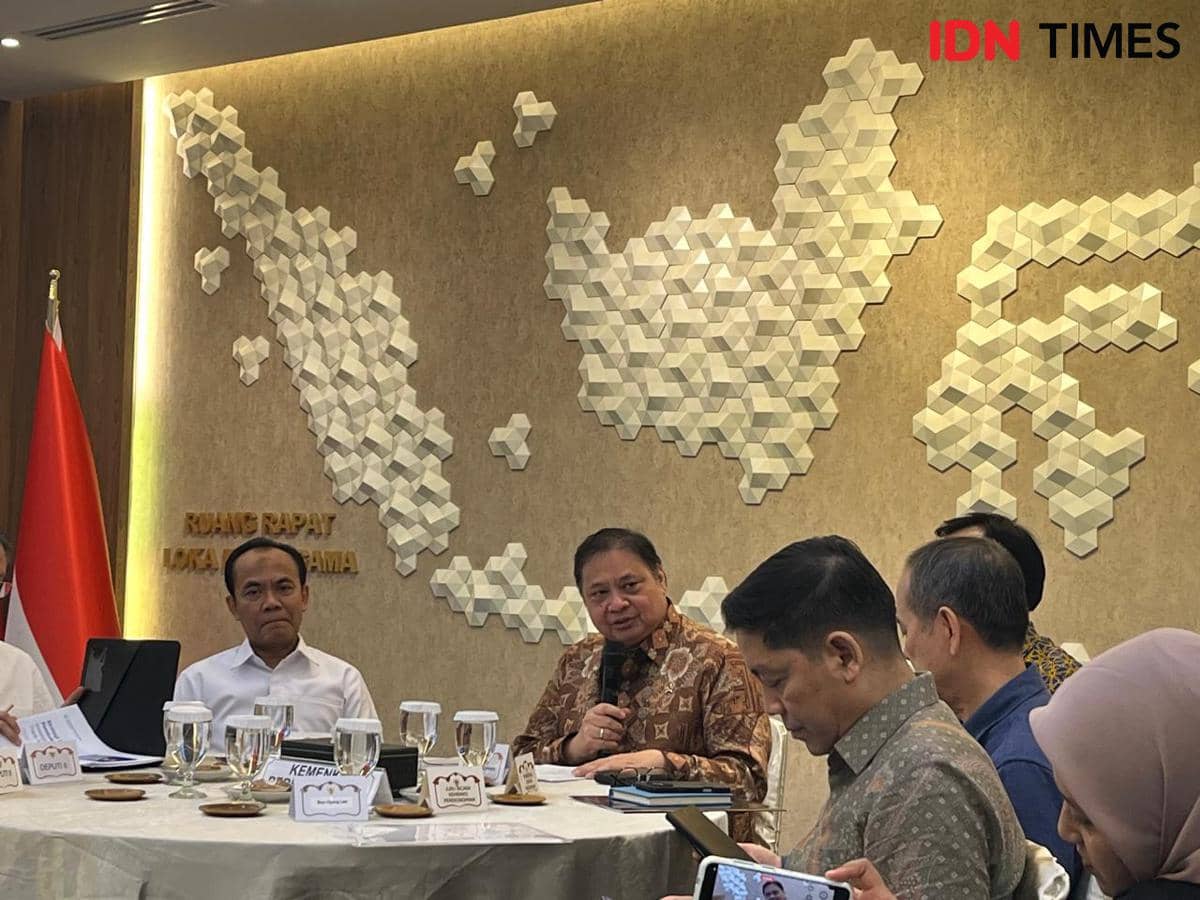 Menko Airlangga Pastikan Program MBG dan Koperasi Desa Tak Dipangkas