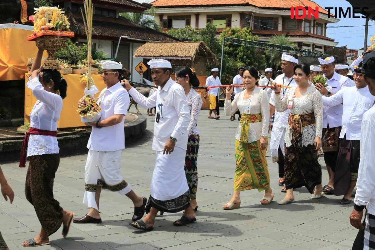 Rangkaian upacara mapepada wewalungan di Klungkung jelang Hari Raya Nyepi. 