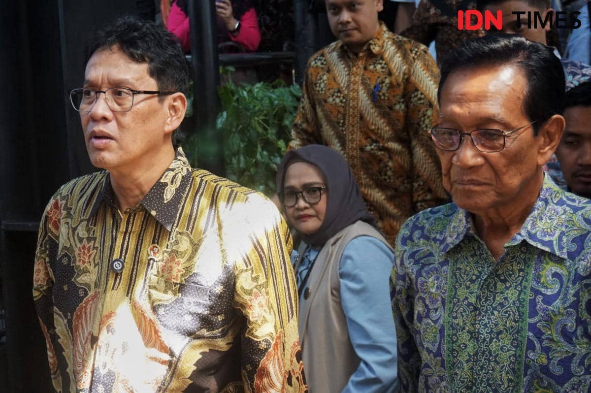 Menkeu Purbaya bersama Gubernur DIY, Sri Sultan Hamengku Buwono X, datang ke Pasar Beringhajo dan Teras Malioboro 1. 