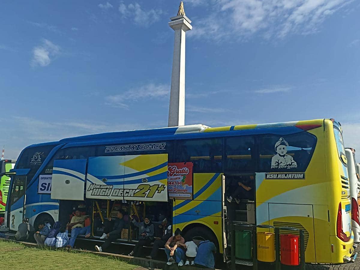 Pemprov DKI Jakarta memberangkatkan 34 ribu  pemudik dari Monas, Selasa (17/2/2026). 
