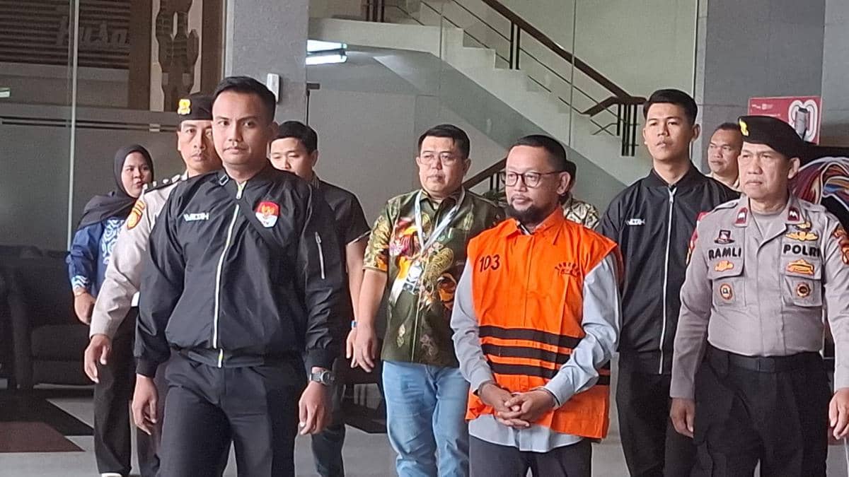 Mantan Stafsus Yaqut, Ishfah Abidal Aziz (Gus Alex) ditahan KPK. 