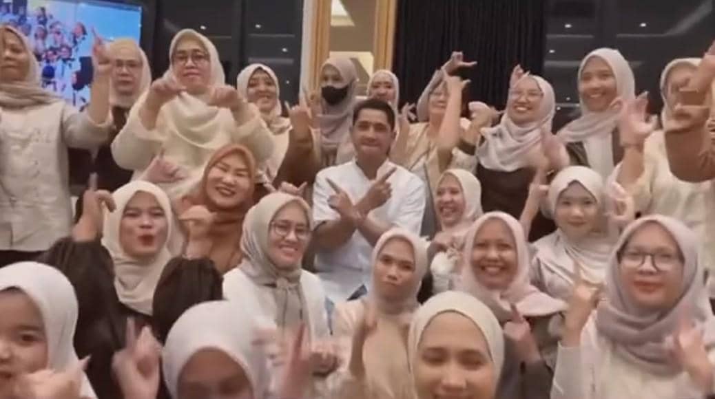 Arya Saloka lakukan tren izin saat buka puasa bersama bareng fans