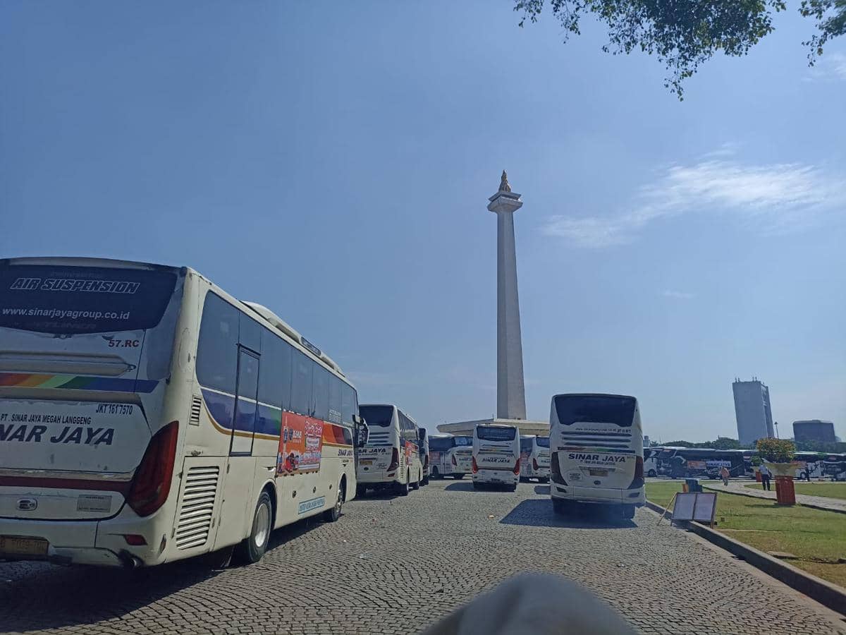 Pemprov DKI Jakarta memberangkatkan 34 ribu  pemudik dari Monas, Selasa (17/2/2026). 