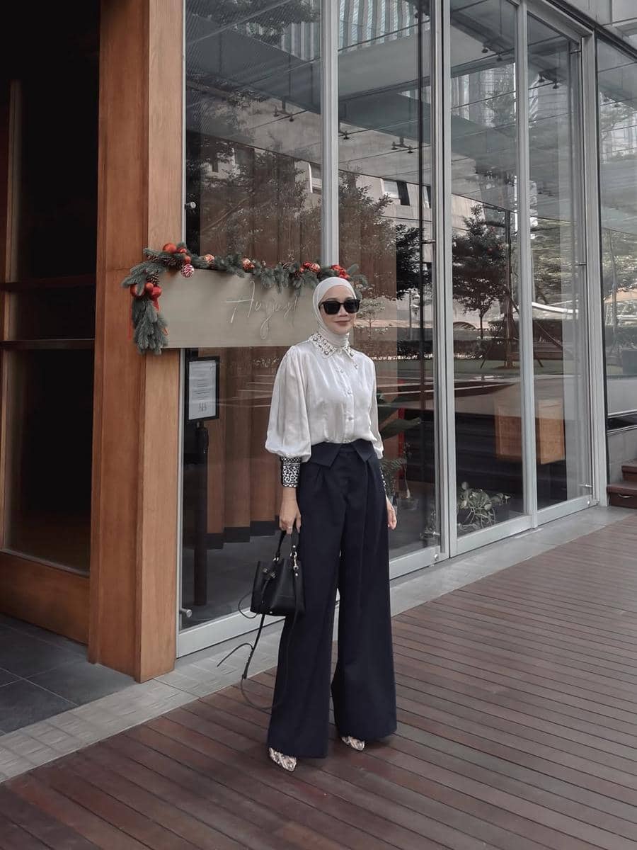 OOTD Lebaran Serba Hitam ala Uwie Mariska
