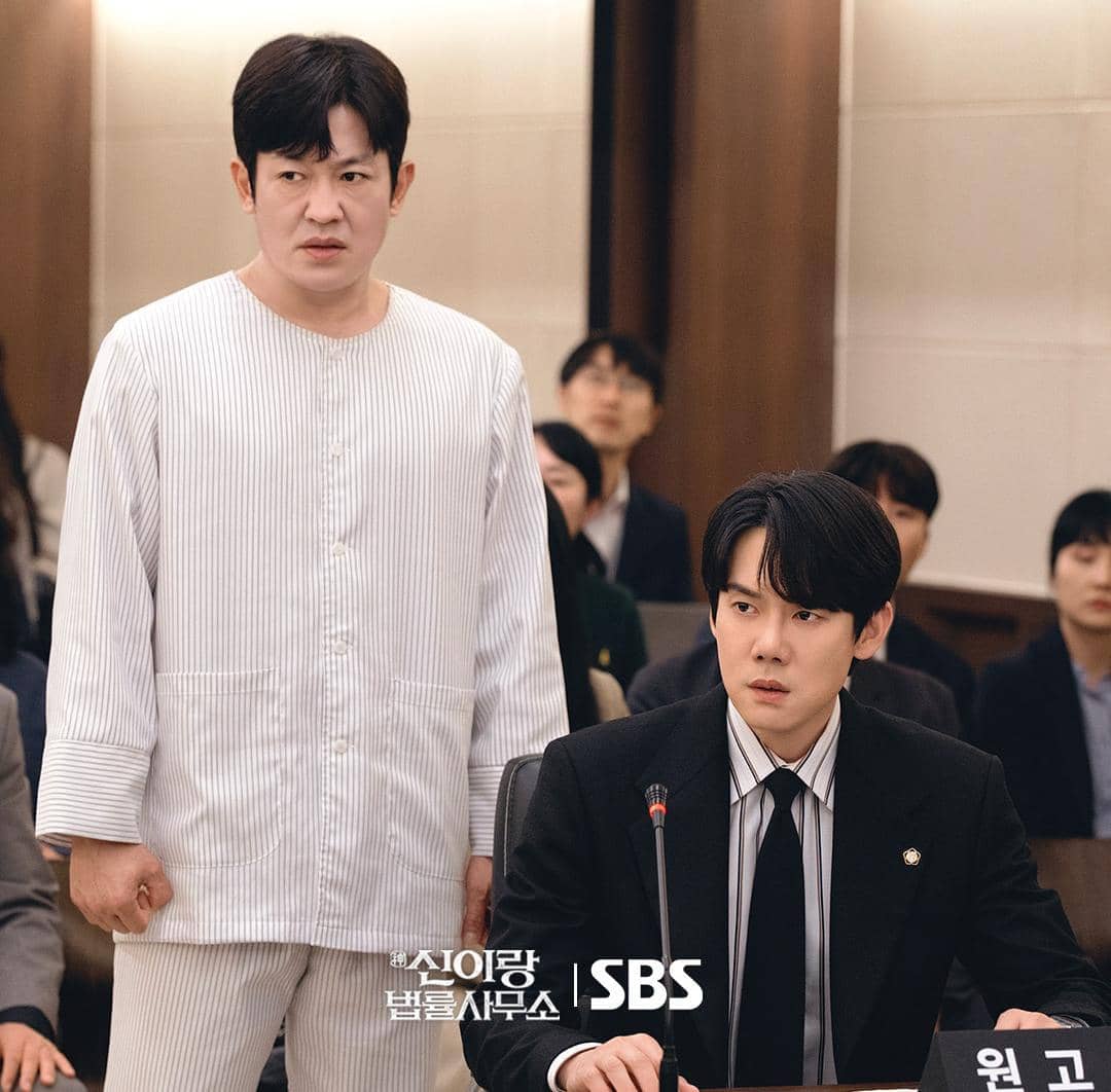 Still Cut Yi Rang dan kliennya di drama Phantom Lawyer 
