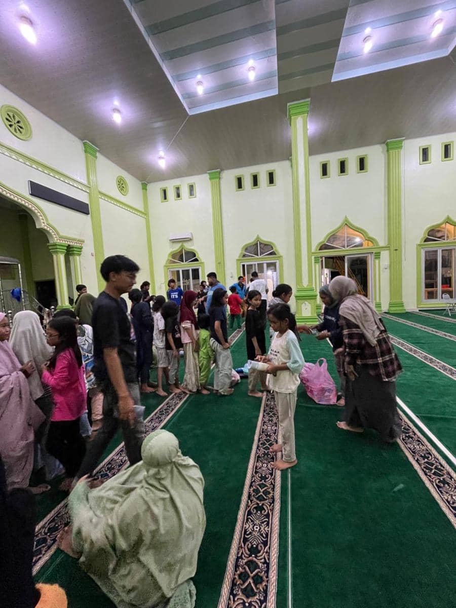 Potret kegiatan dengan ana-anak korban terdampak banjir Aceh Tamiang