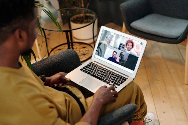 7 Perbandingan WhatsApp vs FaceTime untuk Video Call