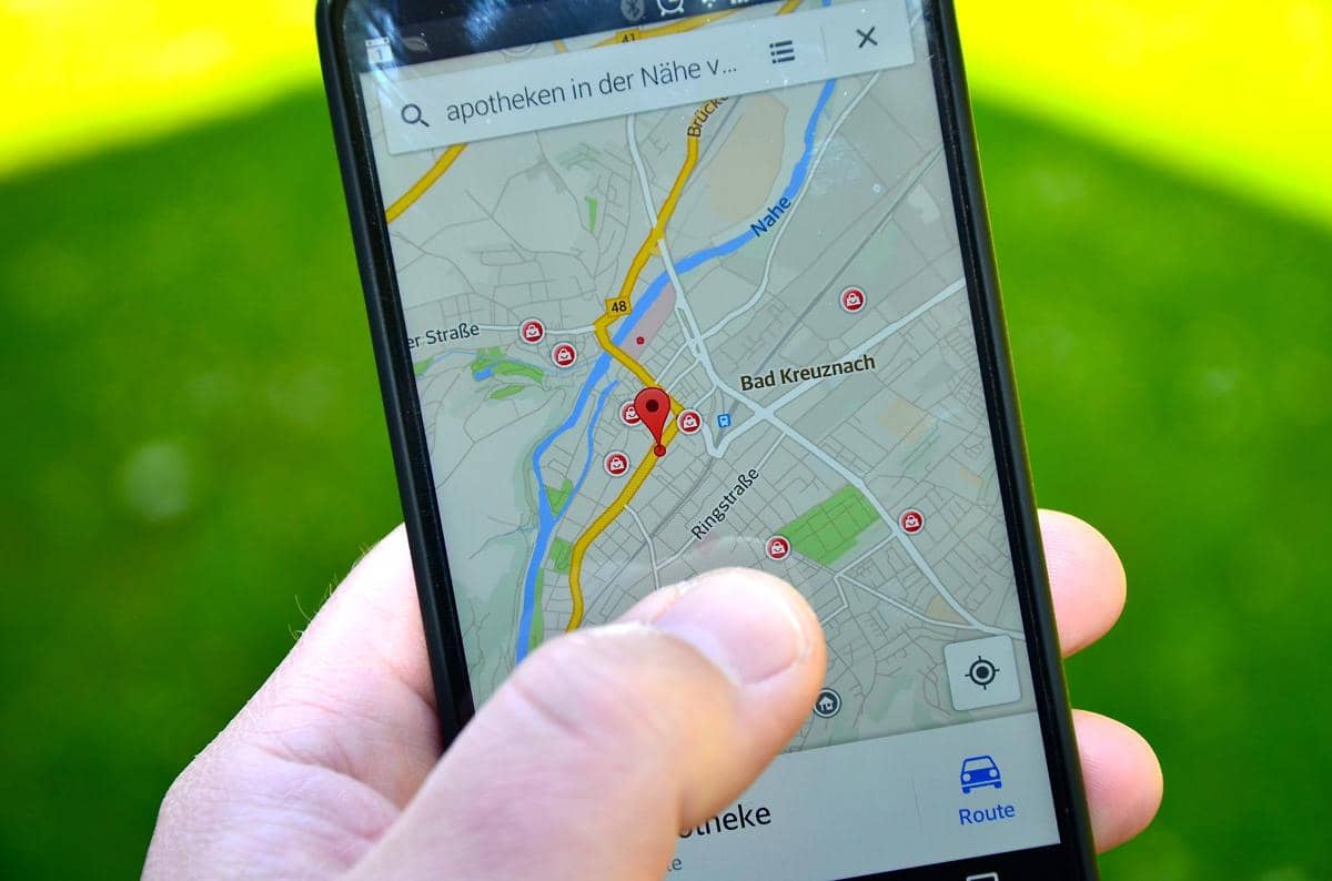 Ilutrasi share live location menggunakan Google maps