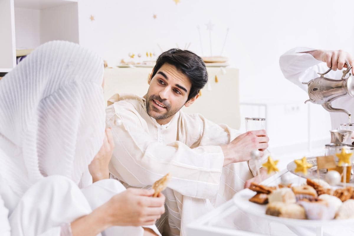 ilustrasi pria ngobrol