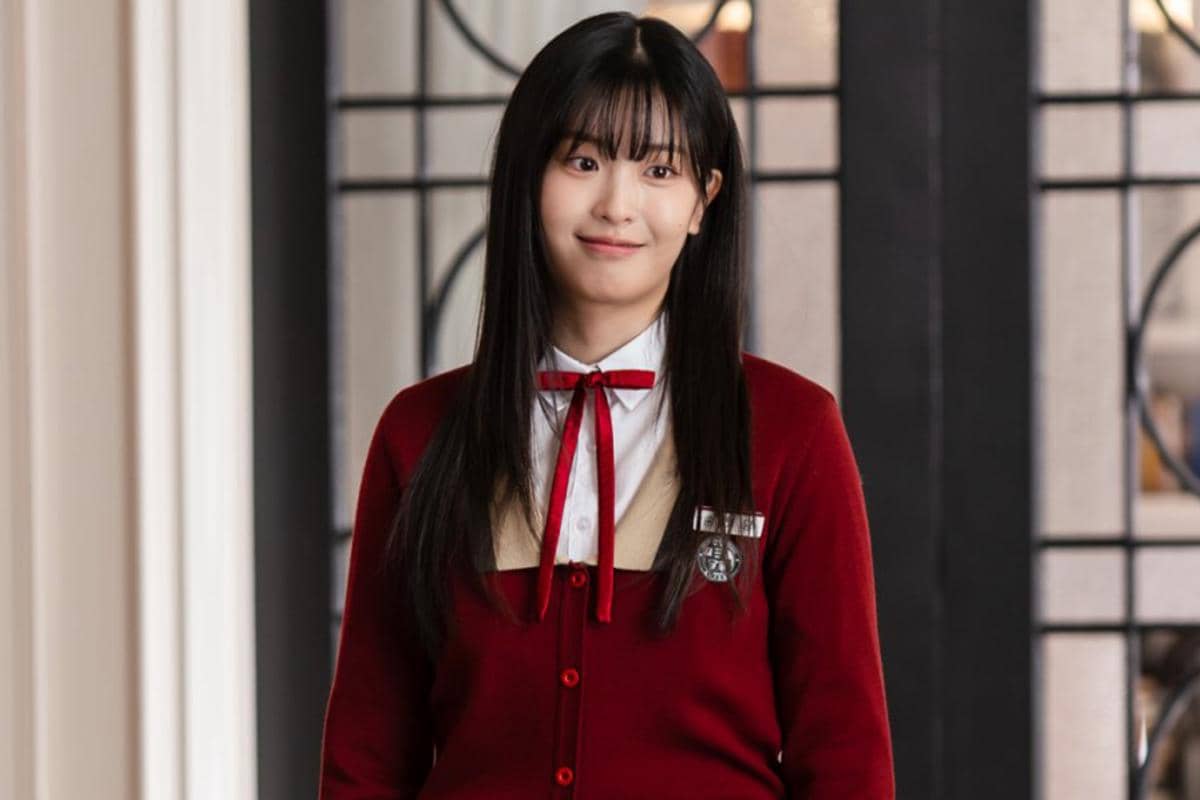 7 Fakta Kemampuan Ambidekstrus Song Ha Dam di In Your Radiant Season