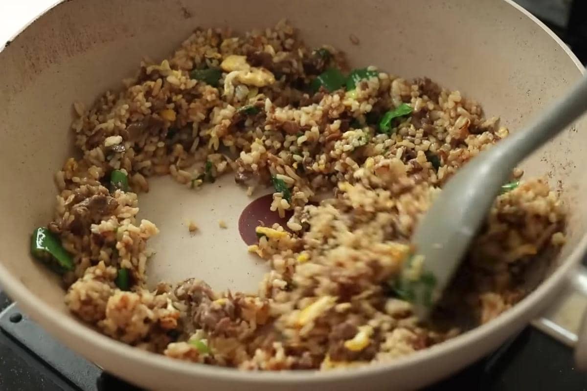 ilustrasi memasak nasi goreng bulgogi ala Devina Hermawan 