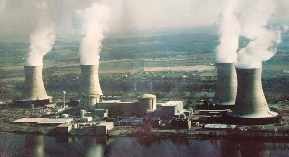 Pembangkit Listrik Tenaga Nuklir Three Mile Island yang terletak di Pennsylvania, yang merupakan lokasi kecelakaan nuklir paling serius dalam sejarah komersial AS pada tahun 1979.